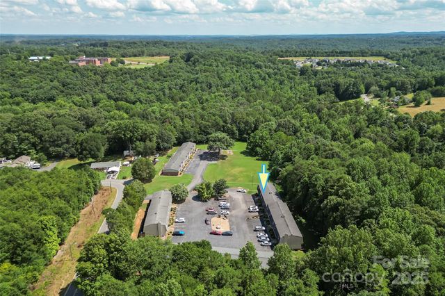 228 14th Avenue SE Apt B, Hickory, NC 28602