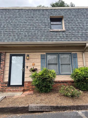 228 14th Avenue SE Apt B, Hickory, NC 28602