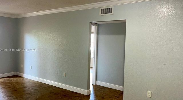 575 W 69th Street 208, Hialeah, FL 33014