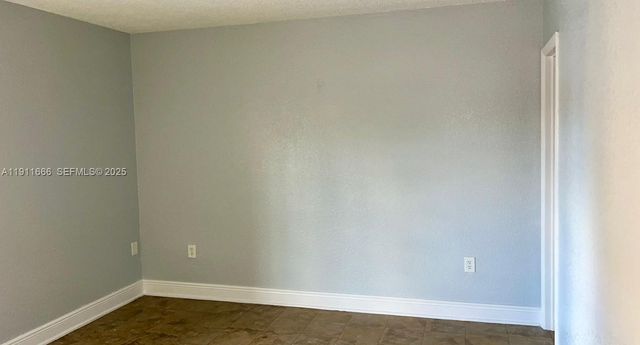575 W 69th Street 208, Hialeah, FL 33014