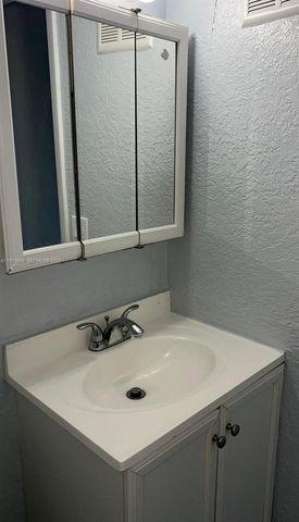 575 W 69th Street 208, Hialeah, FL 33014