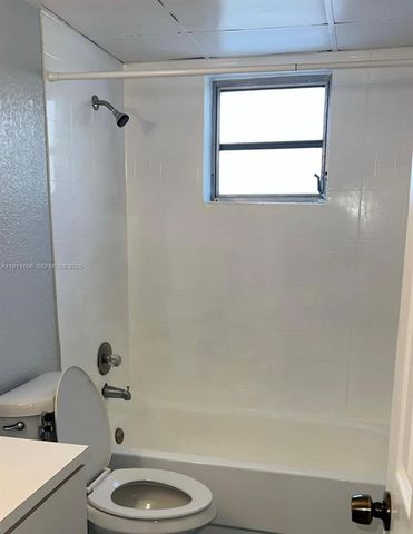 575 W 69th Street 208, Hialeah, FL 33014