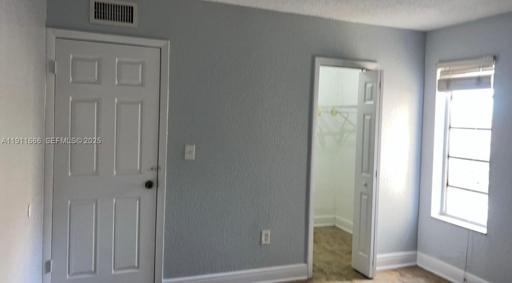 575 W 69th Street 208, Hialeah, FL 33014