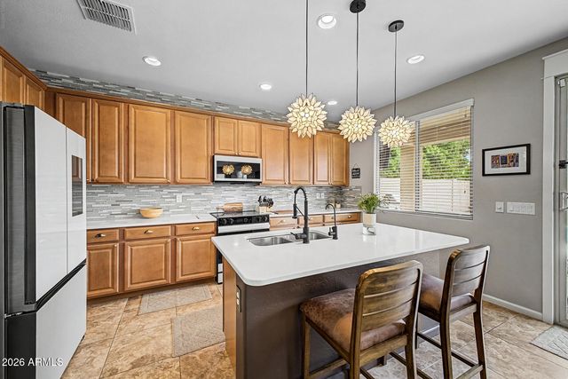 7629 W FETLOCK Trail, Peoria, AZ 85383