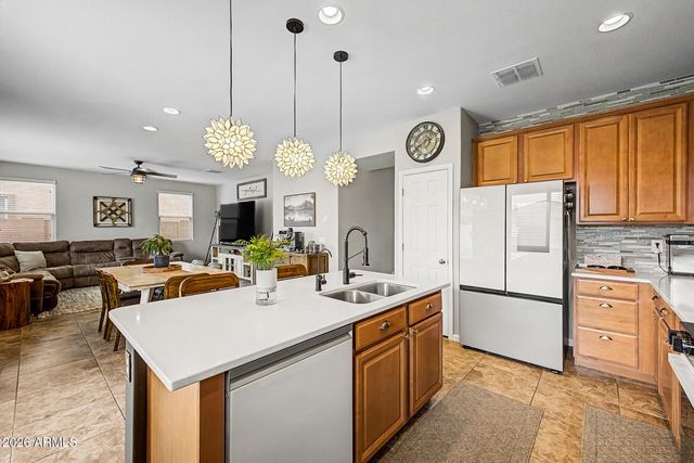 7629 W FETLOCK Trail, Peoria, AZ 85383