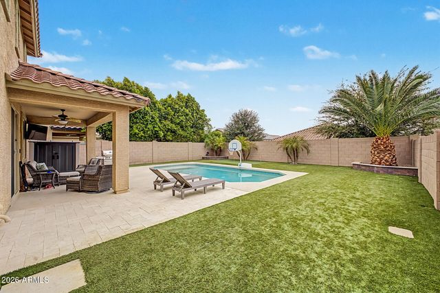 7629 W FETLOCK Trail, Peoria, AZ 85383