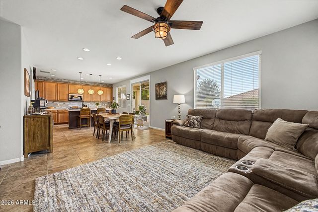 7629 W FETLOCK Trail, Peoria, AZ 85383