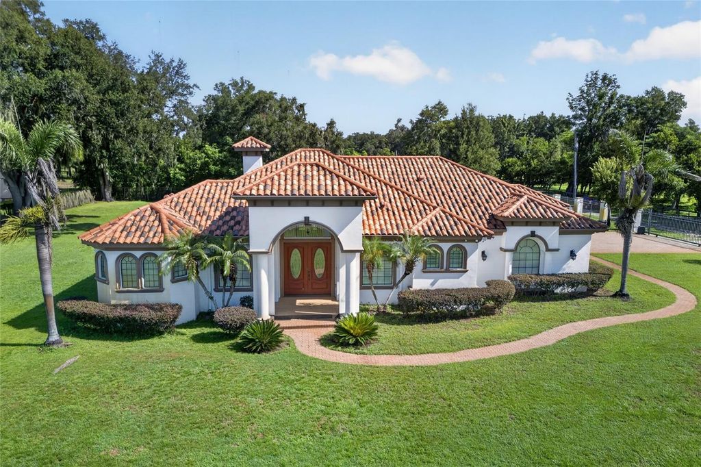 Image 2 of property listing at 301 PRUETT ROAD, Seffner, FL 33584