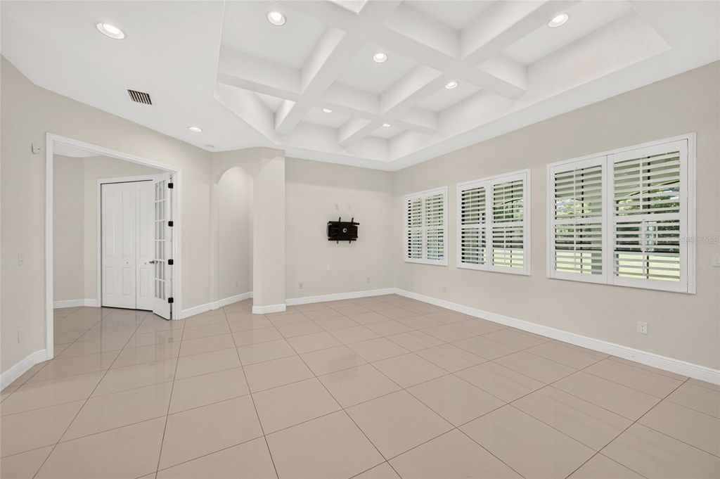 Image 11 of property listing at 301 PRUETT ROAD, Seffner, FL 33584