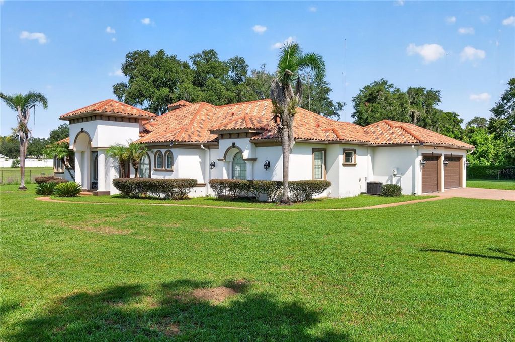 Image 4 of property listing at 301 PRUETT ROAD, Seffner, FL 33584