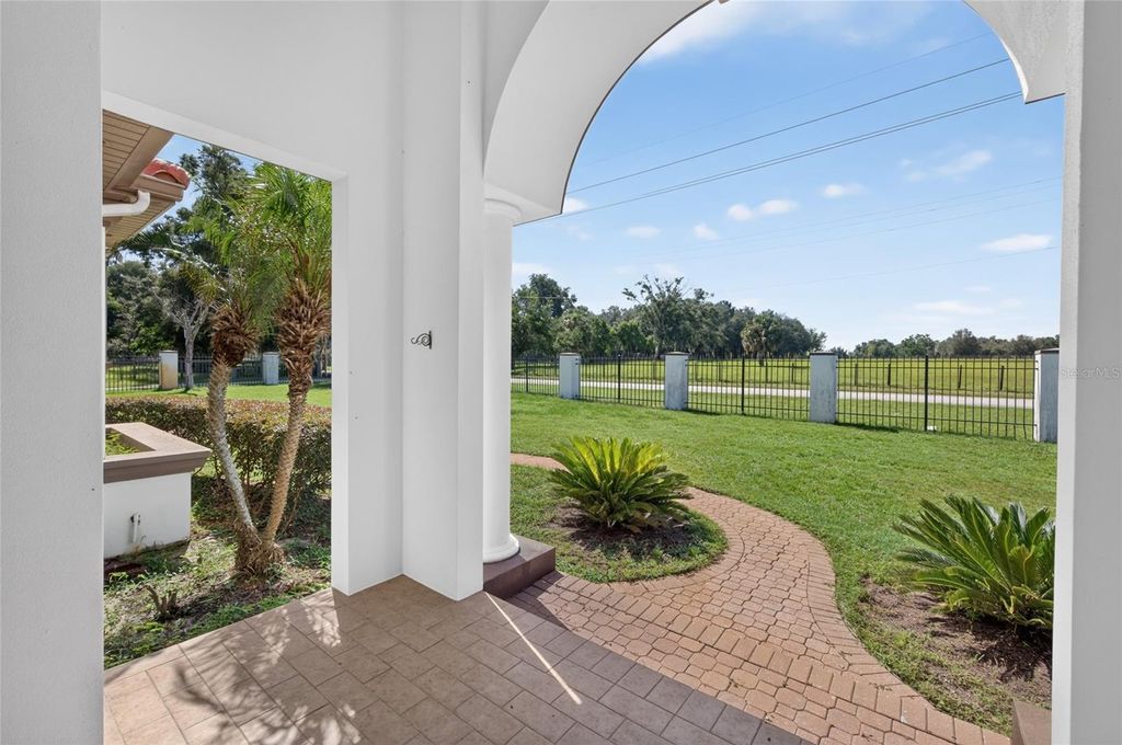 Image 7 of property listing at 301 PRUETT ROAD, Seffner, FL 33584