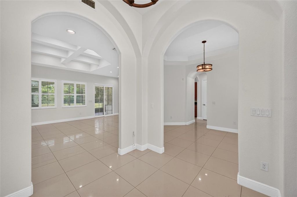 Image 8 of property listing at 301 PRUETT ROAD, Seffner, FL 33584