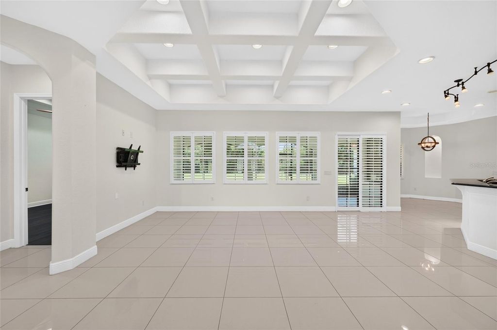Image 9 of property listing at 301 PRUETT ROAD, Seffner, FL 33584