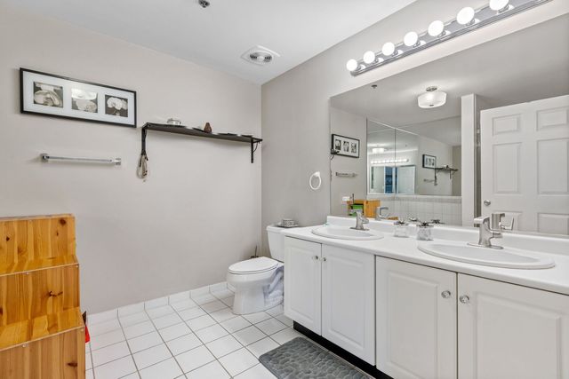 140 Manchester Drive 408, Buffalo Grove, IL 60089