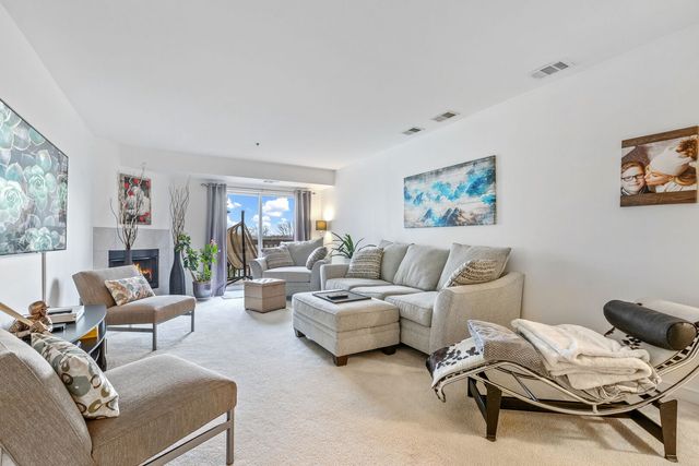 140 Manchester Drive 408, Buffalo Grove, IL 60089