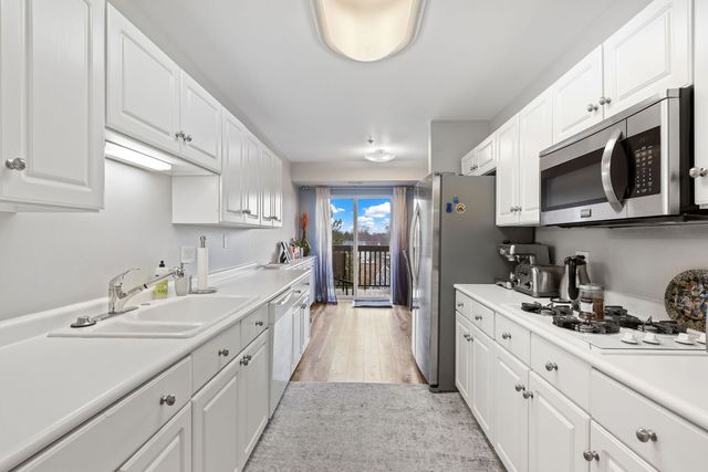 140 Manchester Drive 408, Buffalo Grove, IL 60089