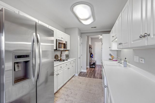 140 Manchester Drive 408, Buffalo Grove, IL 60089