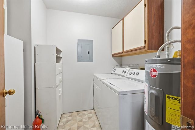 1571 Shoemaker Drive, Westland, MI 48185