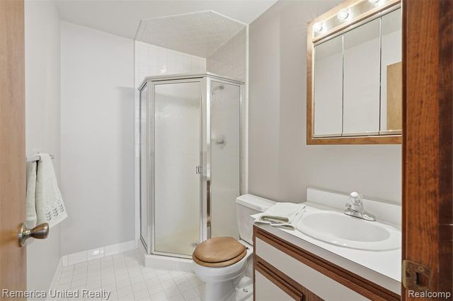 1571 Shoemaker Drive, Westland, MI 48185