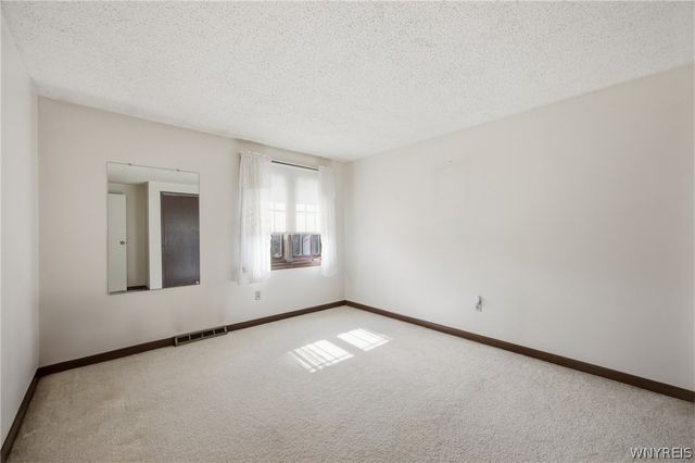 188 Heritage Farm Road, West Seneca, NY 14218