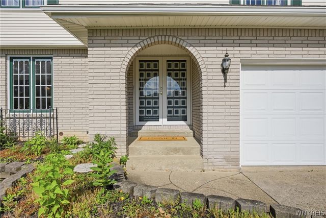 188 Heritage Farm Road, West Seneca, NY 14218