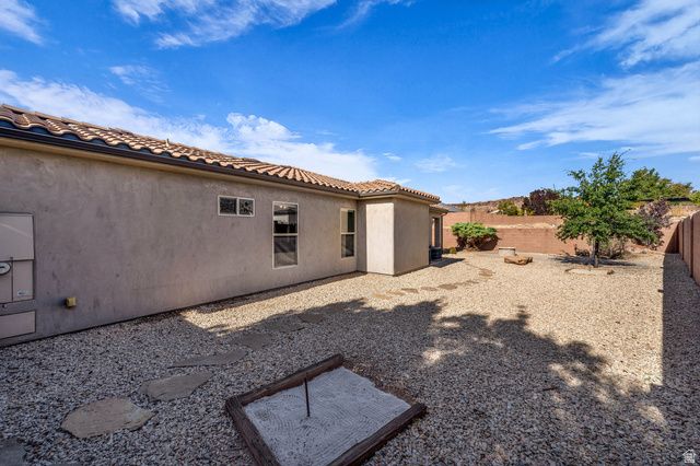 2247 E COYOTE SPRINGS DR, St. George, UT 84790