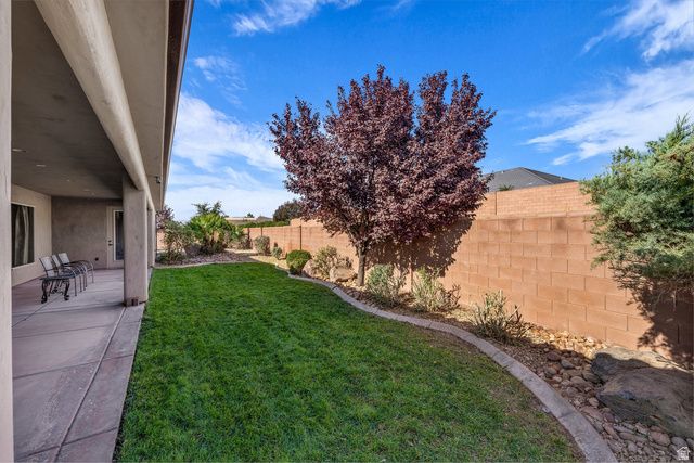 2247 E COYOTE SPRINGS DR, St. George, UT 84790