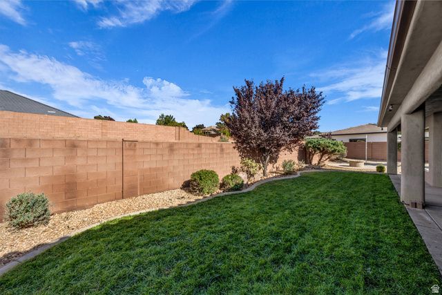 2247 E COYOTE SPRINGS DR, St. George, UT 84790