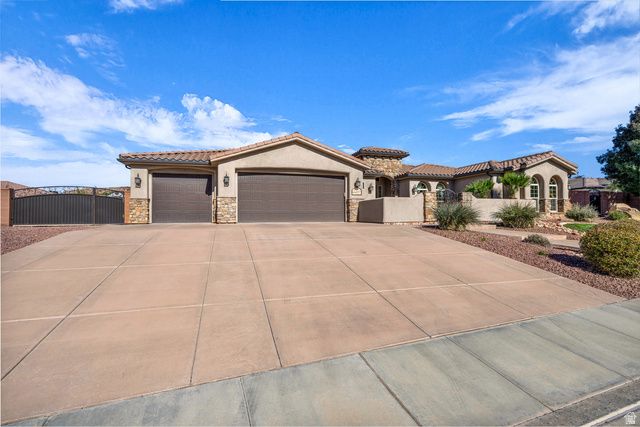 2247 E COYOTE SPRINGS DR, St. George, UT 84790