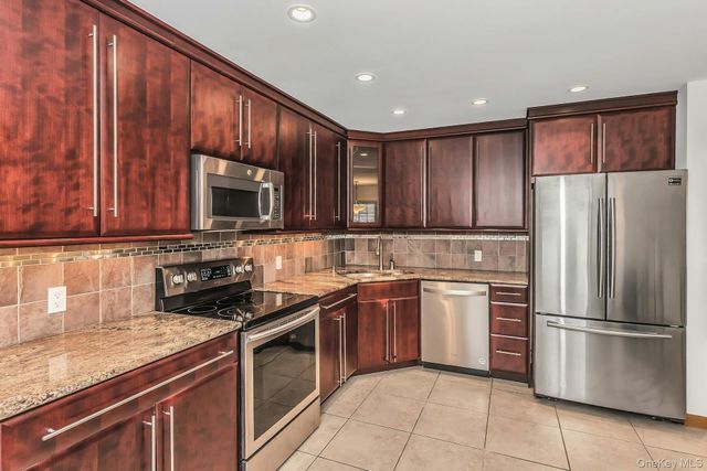 33 Primrose Lane, Kings Park, NY 11754