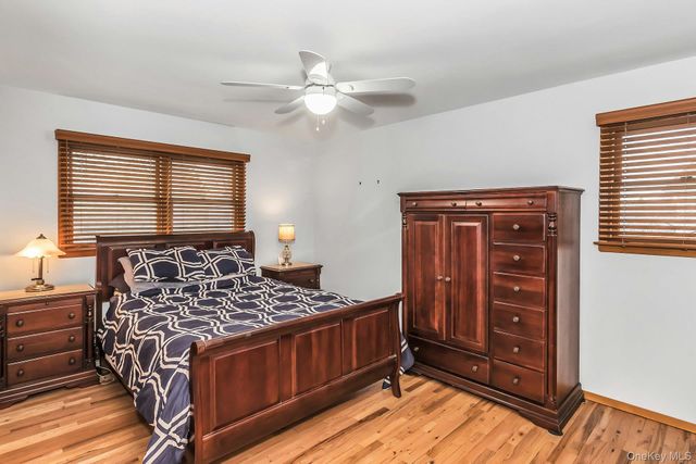 33 Primrose Lane, Kings Park, NY 11754