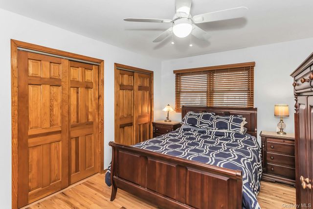 33 Primrose Lane, Kings Park, NY 11754