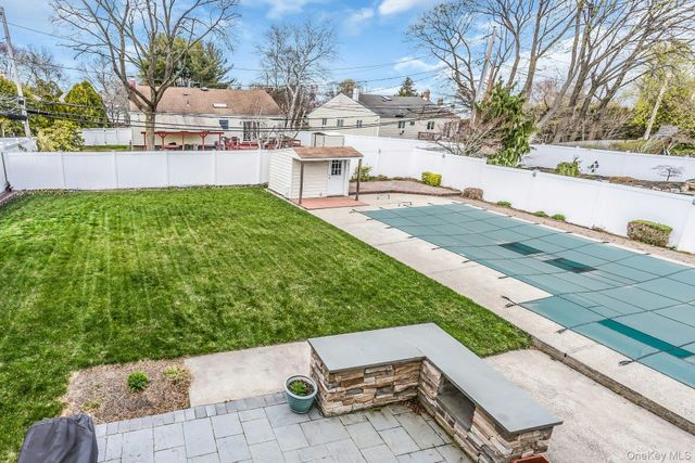 33 Primrose Lane, Kings Park, NY 11754