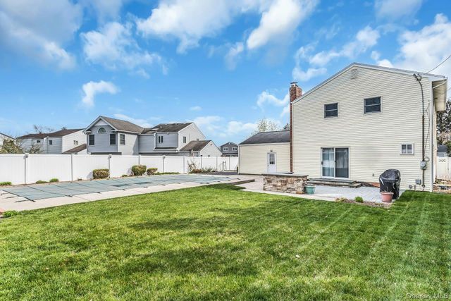 33 Primrose Lane, Kings Park, NY 11754