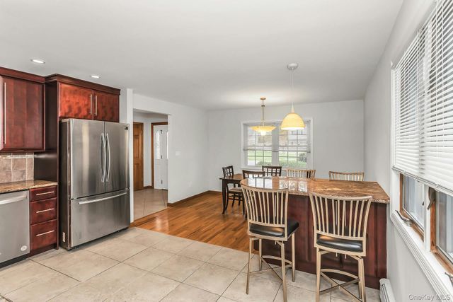 33 Primrose Lane, Kings Park, NY 11754