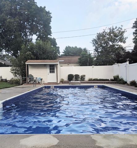 33 Primrose Lane, Kings Park, NY 11754