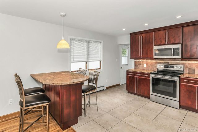 33 Primrose Lane, Kings Park, NY 11754