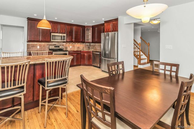 33 Primrose Lane, Kings Park, NY 11754