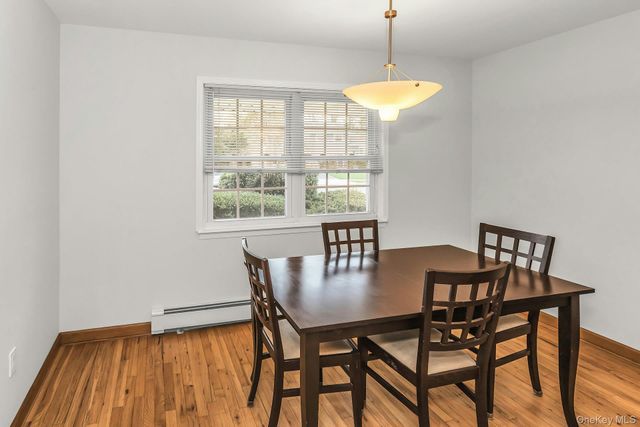 33 Primrose Lane, Kings Park, NY 11754