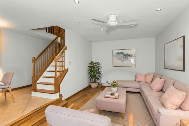 33 Primrose Lane, Kings Park, NY 11754