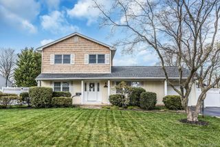 33 Primrose Lane, Kings Park, NY 11754