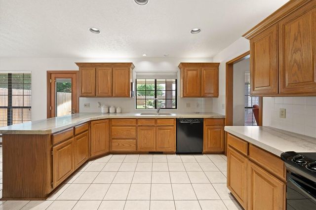 516 NW 143 Street, Edmond, OK 73012