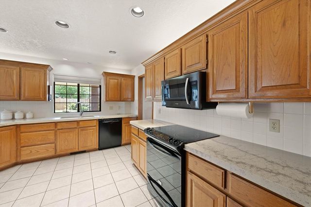 516 NW 143 Street, Edmond, OK 73012