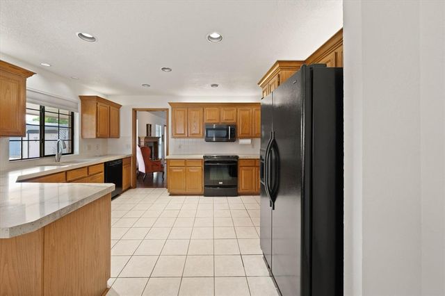 516 NW 143 Street, Edmond, OK 73012