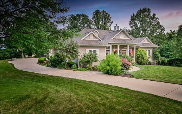 202 Rolling Hills Drive, Marshall, PA 15090
