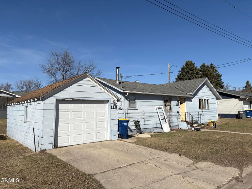 113 3rd Street S, Ellendale, ND 58436