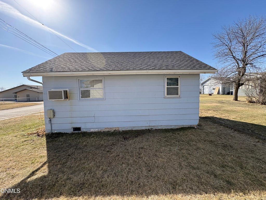 113 3rd Street S, Ellendale, ND 58436 photo 6