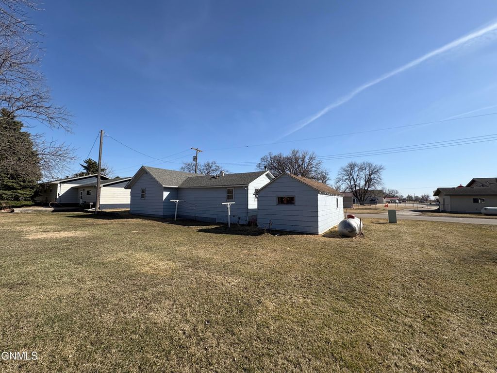 113 3rd Street S, Ellendale, ND 58436 photo 8