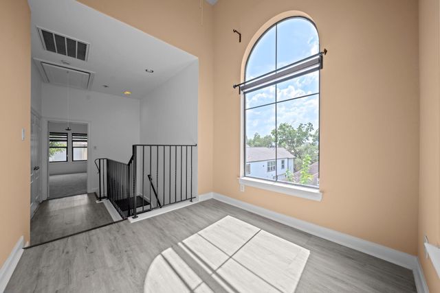 1510 Reinerman Street, Houston, TX 77007