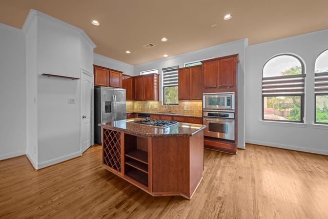 1510 Reinerman Street, Houston, TX 77007